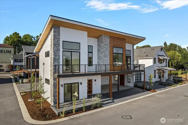 Condo, Lynden