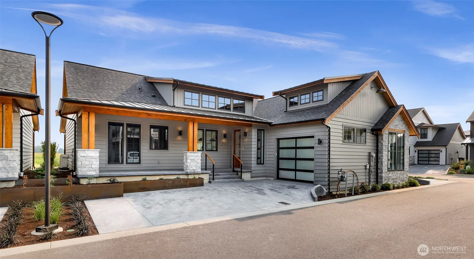 Modern, Lynden