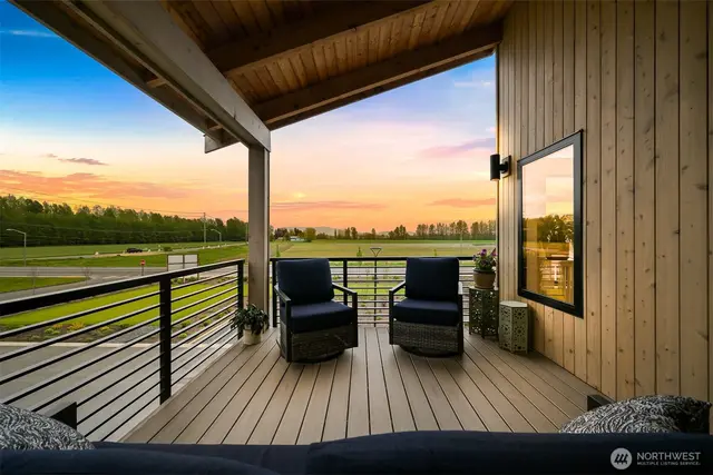 Modern, Lynden