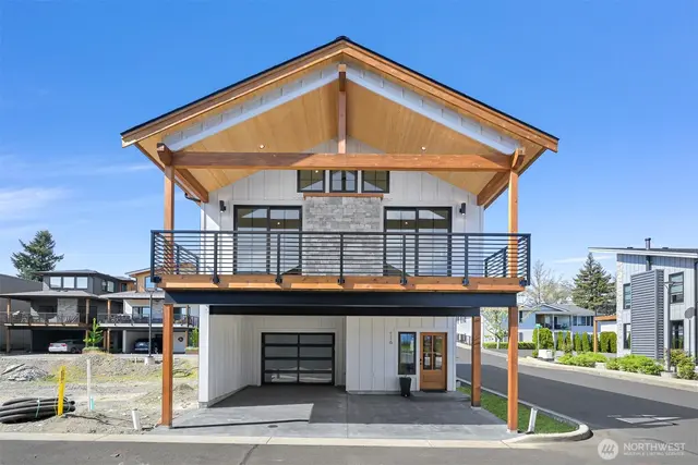 Modern, Lynden
