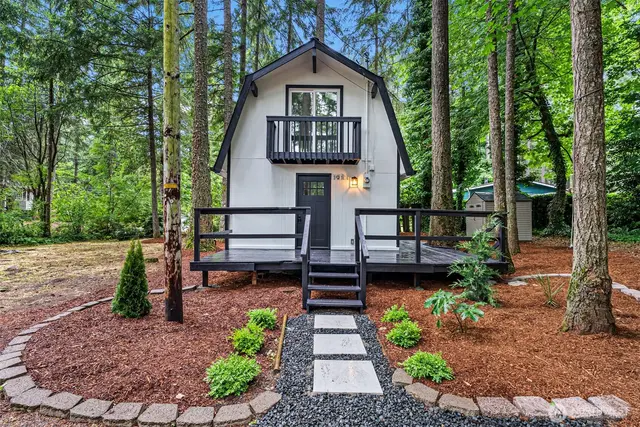 House, Lakebay