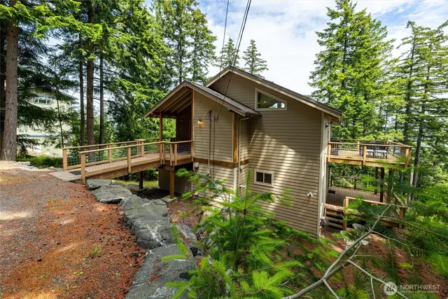 Contemporary, Lummi Island