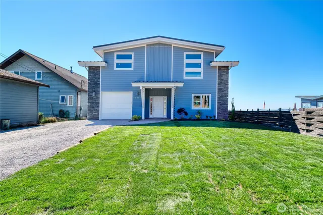 Contemporary, Point Roberts