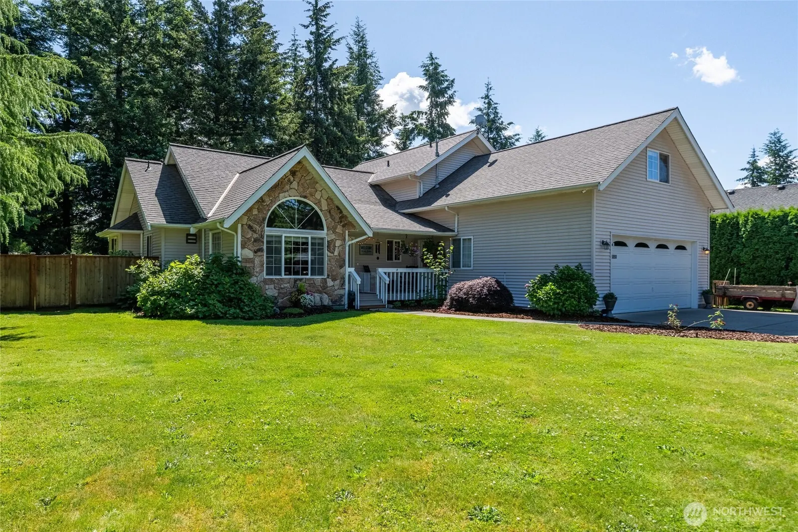 Contemporary, Lynden
