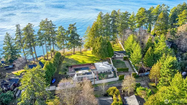 Contemporary, Point Roberts
