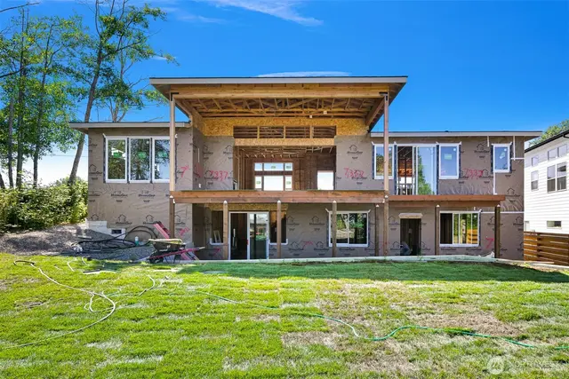 Modern, Blaine