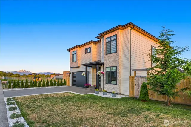 Contemporary, Ferndale