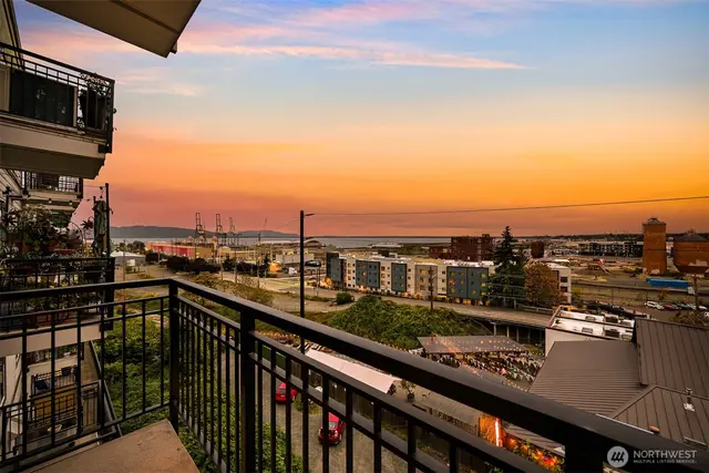Modern, Bellingham