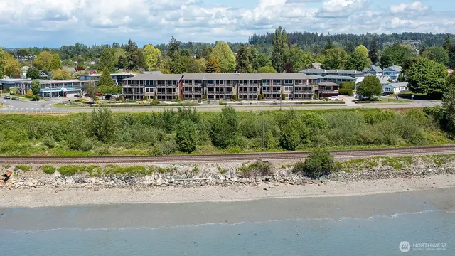 Condo, Blaine